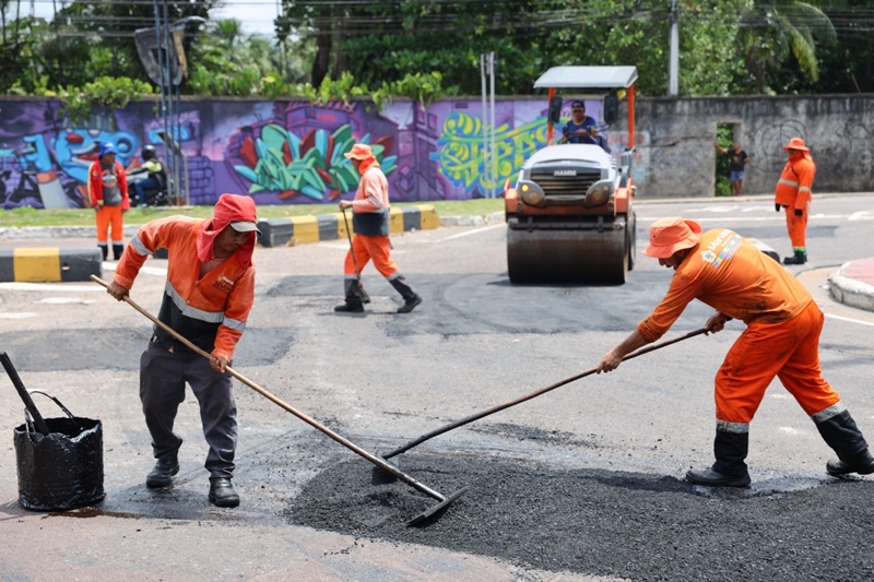 Prefeitura de Manaus intensifica manutenção viária na avenida Lóris Cordovil, no bairro Flores