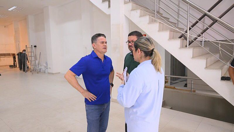 Prefeito David Almeida vistoria obras de assistência social e saúde em Manaus