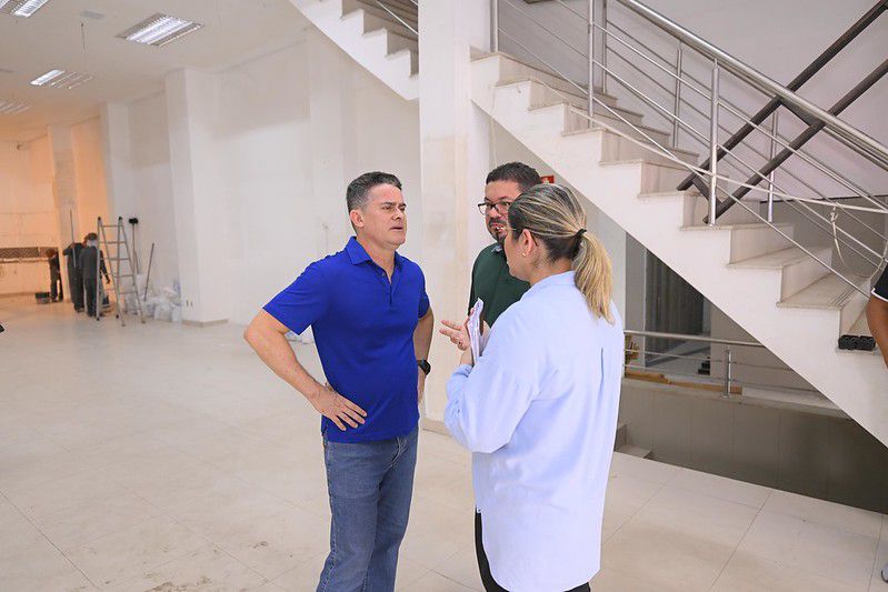 Prefeito David Almeida vistoria obras de assistência social e saúde em Manaus