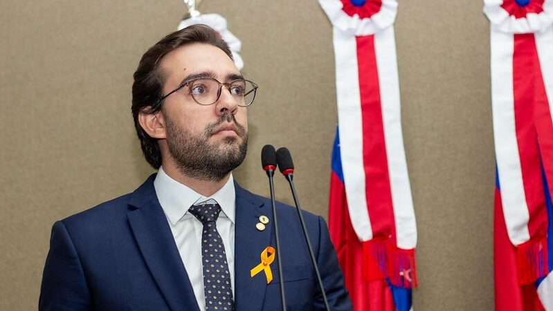 Deputado Thiago Abrahim destina emendas para educação, infraestrutura e assistência social de Maués