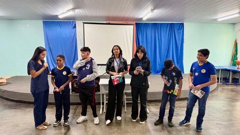 Ação educativa da Prefeitura de Manaus conscientiza estudantes sobre o combate à violência contra a pessoa idosa