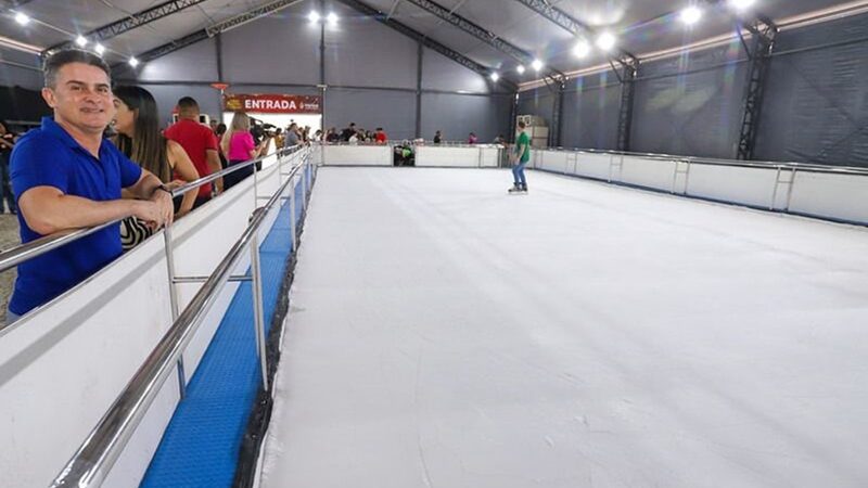 Prefeito David Almeida apresenta pista de patinação no gelo e amplia programação do ‘Um Sonho Mágico de Natal’