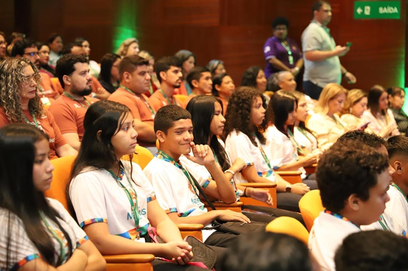 Cerca de 40 escolas da Prefeitura de Manaus recebem doação de computadores da Petrobras