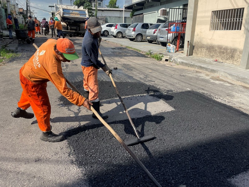 Prefeitura de Manaus recupera via no bairro Raiz e reforça compromisso com a mobilidade urbana