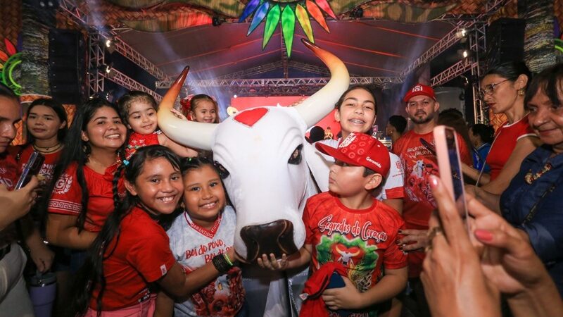 ‘Boizinho Manaus’ encerra com sucesso a Feirinha do Tururi no mirante Lúcia Almeida e emociona o público com tradição e alegria