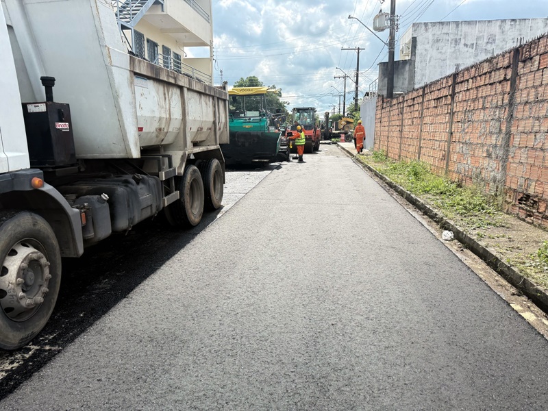 Prefeitura de Manaus avança com nova frente do pacote de recapeamento viário na zona Norte