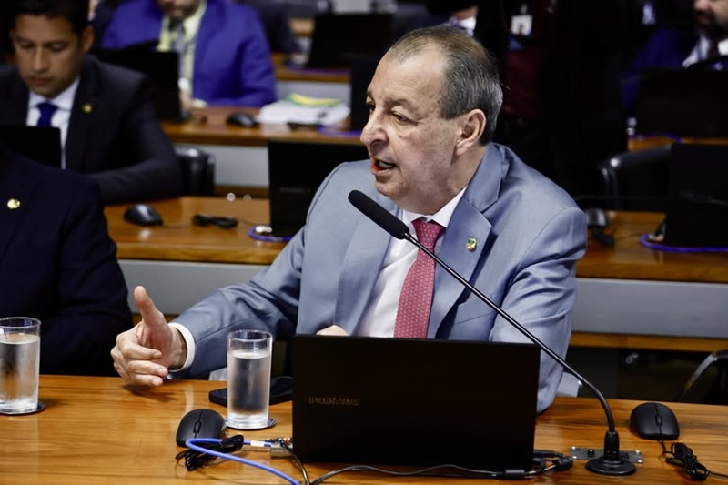 “Justiça Tributária”: Omar Aziz defende a isenção de pagamento do Imposto de Renda para pessoas que recebem até R$ 5 mil