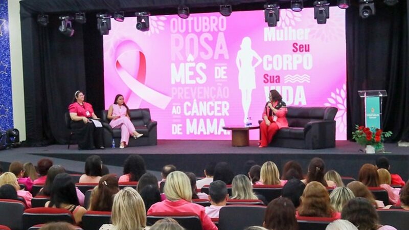 Servidores da educação municipal participam de roda de conversa em alusão ao ‘Outubro Rosa’