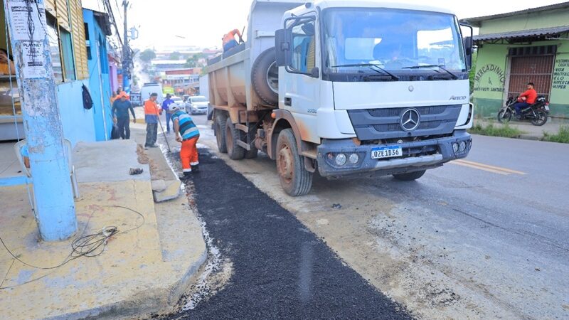Prefeitura de Manaus realiza recuperação asfáltica na avenida Sumaúma