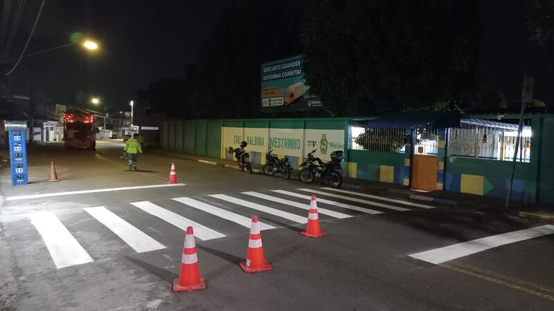 Prefeitura de Manaus reforça sinalização viária em ruas das zonas Norte e Leste