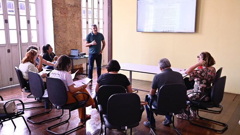 Prefeitura de Manaus retoma grupo de trabalho para revitalização dos jardins da praça Dom Pedro II