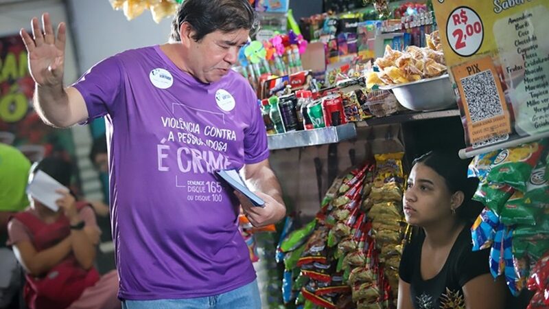 Prefeitura de Manaus realiza ação de sensibilização no T2 e reforça o respeito à pessoa idosa