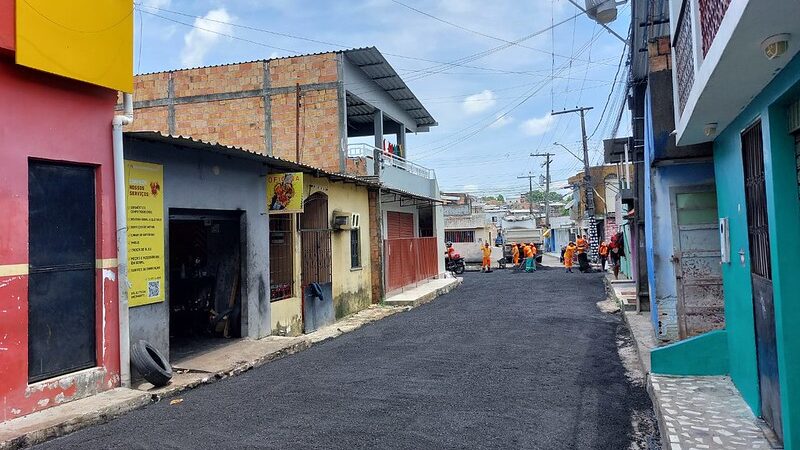 Prefeitura de Manaus reforça infraestrutura com manutenção asfáltica no bairro Zumbi dos Palmares