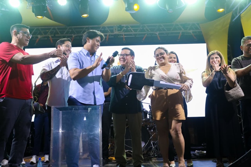 Festa dos Professores celebra educadores com música, prêmios e reconhecimento em Coari