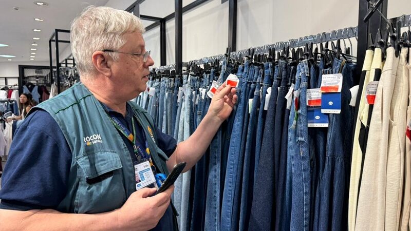 Procon Manaus realiza operação especial de fiscalização durante a Black Friday nos shoppings da capital
