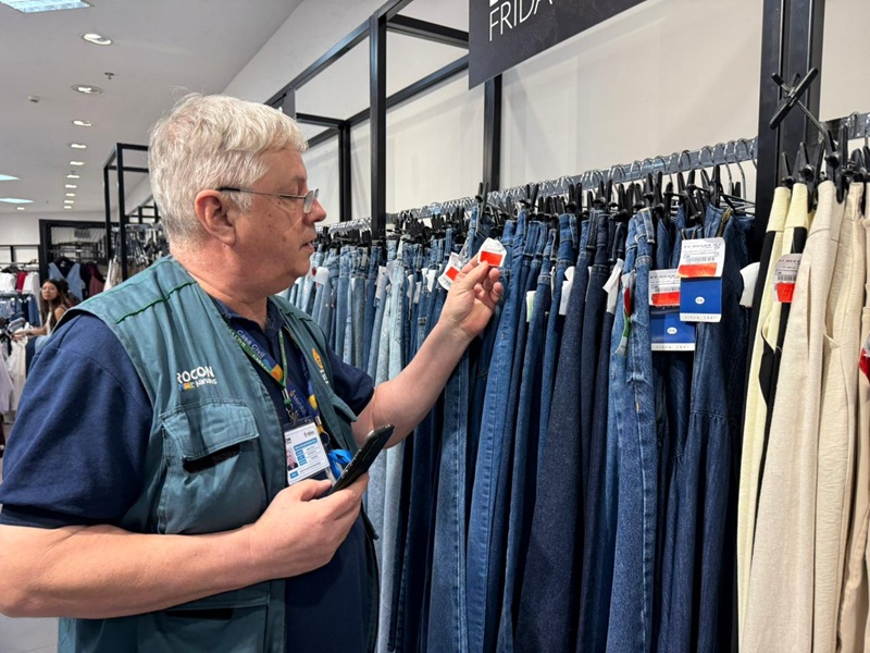 Procon Manaus realiza operação especial de fiscalização durante a Black Friday nos shoppings da capital
