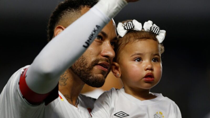 Filha de Neymar passa por cirurgia após acidente doméstico