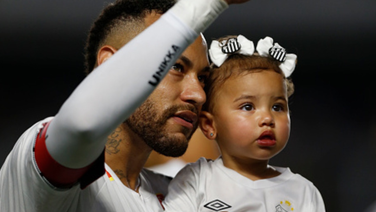 Filha de Neymar passa por cirurgia após acidente doméstico