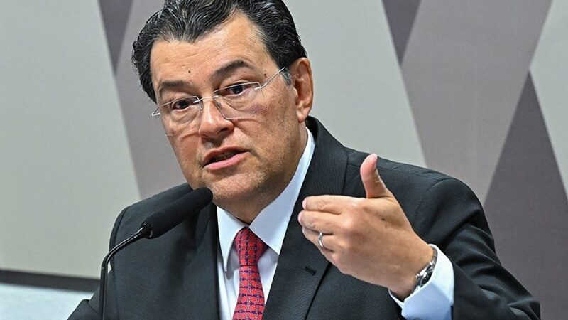 Atuação de Eduardo Braga na reforma tributária garante segurança e fortalece a Zona Franca de Manaus