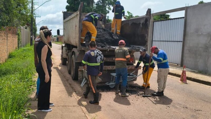 Prefeitura de Itacoatiara reforça ações de fim de ano com podagem na Avenida Parque, tapa-buracos em bairros e limpeza no Cemitério