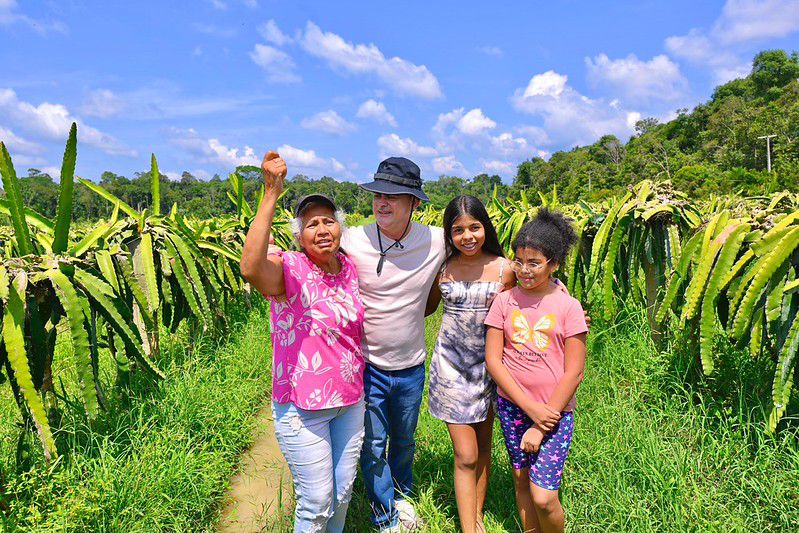 Prefeito David Almeida assina ordem de serviço para pavimentação do ramal Água Branca 2 e consolida maior ciclo de investimentos da história na zona rural de Manaus