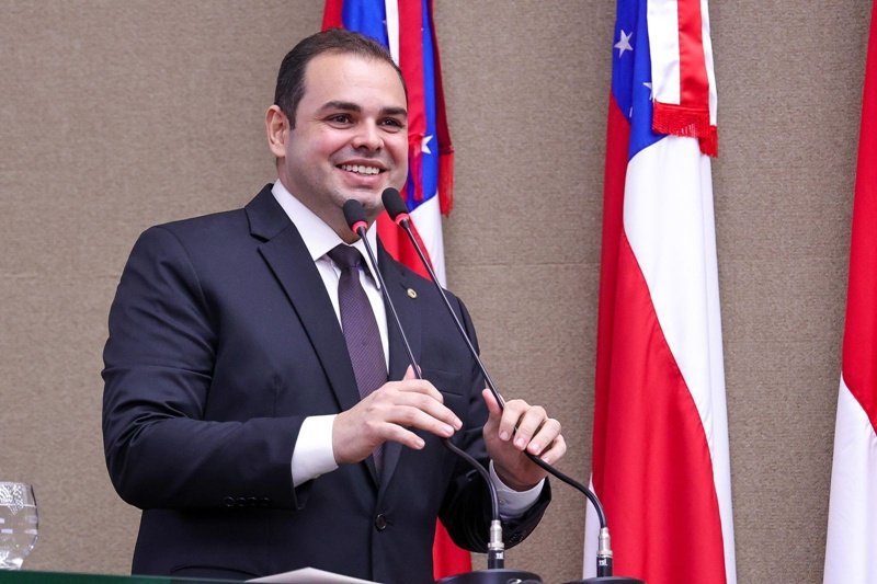 Presidente Roberto Cidade avalia positivamente fase de aplicação de provas do concurso da Aleam e orienta candidatos sobre próximas fases