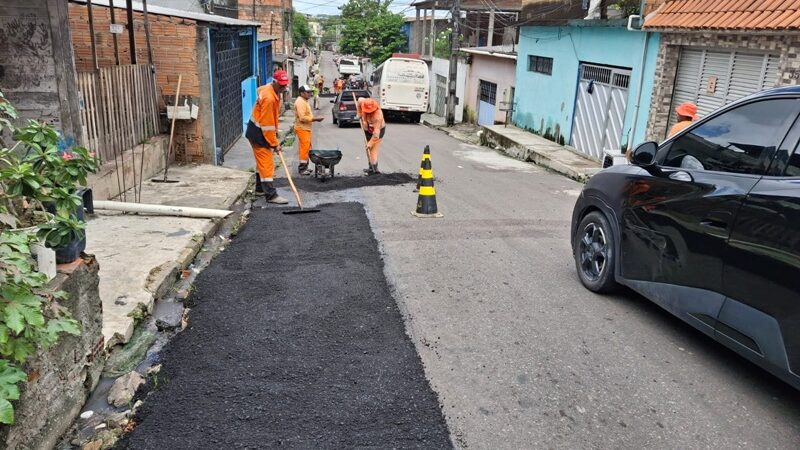 Prefeitura de Manaus atua simultaneamente em vias do bairro Coroado com revitalização na infraestrutura