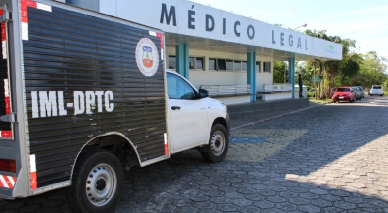 Motoqueiro morre ao cair de moto e ser atropelado por carro em Manaus