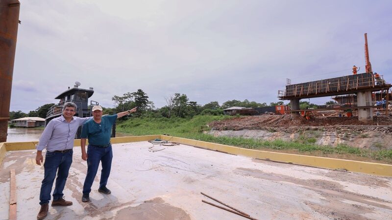 Eduardo Braga acompanha fase final da ponte do rio Autaz Mirim e avanço das obras da BR-319