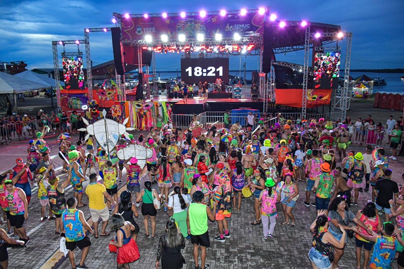 A terceira noite do CarnaTefé 2026 simplesmente contagiou Tefé!