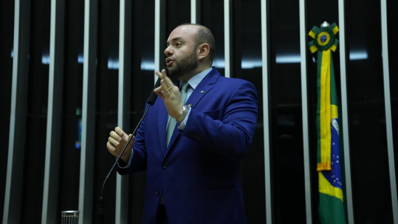 Deputado Fausto Jr. propõe lei para ampliar a detecção precoce do câncer de colo do útero no SUS