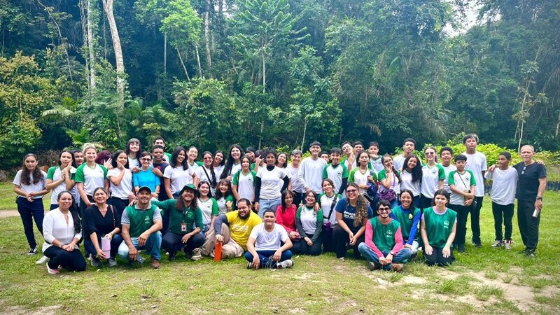 Estudantes da rede municipal participam de aula do projeto Academia Ambiental com vivências práticas na natureza