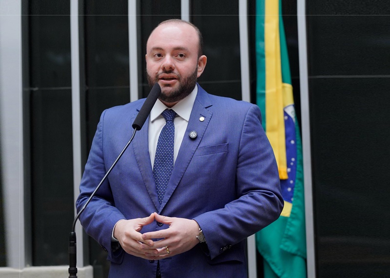 Deputado Fausto Jr. defende pagamento em parcela única do seguro-defeso para pescadores do Amazonas
