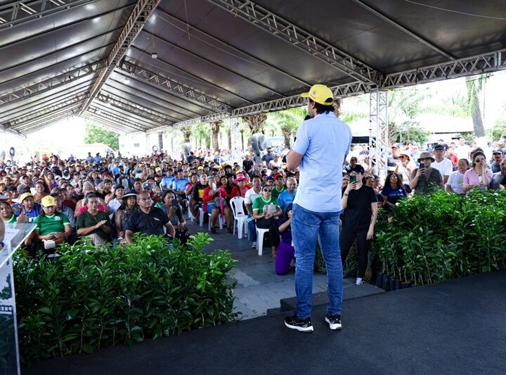 Deputado Thiago Abrahim participa dos 152 anos de Itacoatiara e entrega R$ 1,5 milhão em emendas para o setor primário