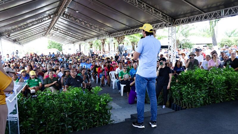 Deputado Thiago Abrahim participa dos 152 anos de Itacoatiara e entrega R$ 1,5 milhão em emendas para o setor primário