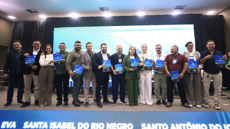 Assembleia Legislativa entrega Leis Orgânicas e Regimentos Internos atualizados durante o Feclam