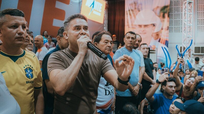 PDT reúne 2,7 mil pessoas, apresenta chapa completa e reforça aliança com David Almeida para 2026