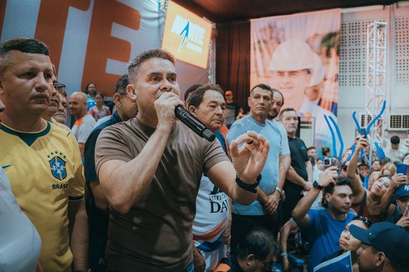 PDT reúne 2,7 mil pessoas, apresenta chapa completa e reforça aliança com David Almeida para 2026