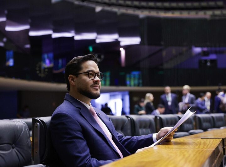 Adail Filho destaca avanço da Ponte do Abial e reforça trabalho de articulação por investimentos para Tefé